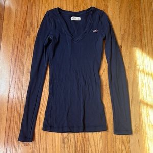 Hollister navy blue long sleeve v-neck top. Size XS